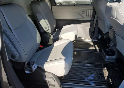 2024 Toyota Sienna Xle z USA, uszkodzony, nr VIN 5TDYSKFC1RS118062